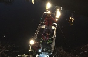 Feuerwehr Mülheim an der Ruhr: FW-MH: Personenrettung im drei Grad kalten Wasser der Ruhr