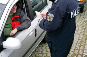 Bundespolizeidirektion München: Bundespolizeidirektion München: Bundespolizei greift ein: Absetzung an Rastanlage misslingt / Mutmaßlicher Schleuser nach gescheiterter Absetzung in Untersuchungshaft
