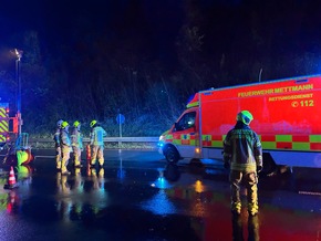 FW Ratingen: Verkehrsunfall auf regennasser Fahrbahn fünf verletzte Personen