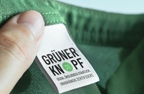 Grüner Knopf: Grüner Knopf: Das staatliche Textilsiegel feiert dreijähriges Bestehen und stellt neue Standardversion vor