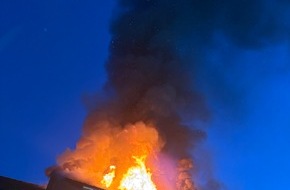 Feuerwehr Paderborn: FW Paderborn: Dachstuhlbrand in der L&ouml;sekestra&szlig;e