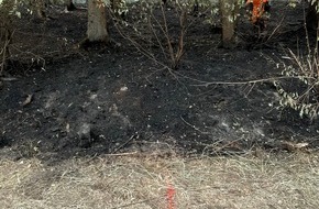 Feuerwehr Solingen: FW-SG: Einsatzerfolg beim Rekord-Waldbrand: Bergische Kr&auml;fte dr&auml;ngen Flammen zur&uuml;ck - Enorme Welle der Hilfsbereitschaft aus der Bev&ouml;lkerung
