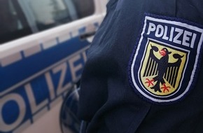 Bundespolizeiinspektion Bad Bentheim: BPOL-BadBentheim: Fußballanhänger von der Weiterfahrt ausgeschlossen - Polizeieinsatz im Hauptbahnhof Oldenburg