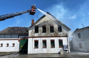 Kreisfeuerwehrverband Plön: FW-PLÖ: +++ Datum 29.05.2020, 13:52 Uhr +++ Einsatzort: Gemeinde Dannau +++ Einsatz: Feuer 2, brennt Dachstuhl +++