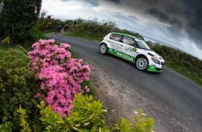 Skoda Auto Deutschland GmbH: "Circuit of Ireland Rally": SKODA Fahrer mischen im Zeittraining vorne mit (FOTO)