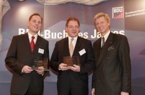 BDU Bundesverband Deutscher Unternehmensberatungen: Top-Manager und Theologe Prof. Ulrich Hemel erhält den BDU-Preis "Buch des Jahres 2005" für "Wert und Werte"