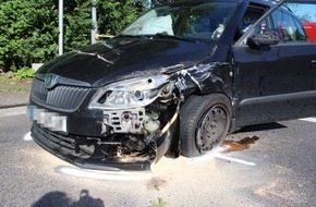 Polizei Mettmann: POL-ME: Velberterin bei Verkehrsunfall schwer verletzt - Hoher Sachschaden - Mettmann - 1906072