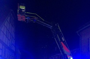 Feuerwehr Paderborn: FW Paderborn: Zimmerbrand in einem Mehrfamilienhaus in der Residenzstraße