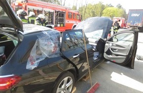 Feuerwehr Bergisch Gladbach: FW-GL: Verkehrsunfall zwischen PKW und LKW auf der BAB 4 fordert einen Schwerverletzten