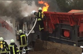 Freiwillige Feuerwehr Kalkar: Feuerwehr Kalkar: Brand einer Steinbrechermaschine