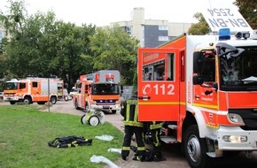 Feuerwehr und Rettungsdienst Bonn: FW-BN: Feuer auf einer Terrasse greift auf Wohnung über
