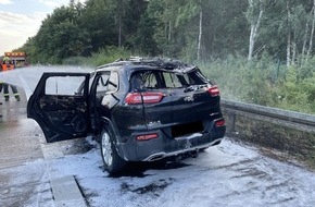 Polizeipräsidium Osthessen: POL-OH: Wohnwagengespann geriet auf der Autobahn A 7 in Brand - Schnelles Handeln des Fahrers verhindert Schlimmeres.