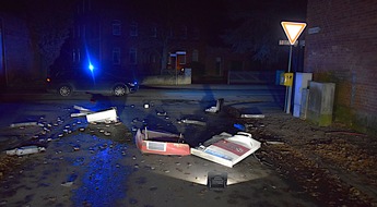 Polizeiinspektion Hameln-Pyrmont/Holzminden: POL-HM: Zigarettenautomat in Hohnsen gesprengt - zwei Männer mit Kleinwagen flüchtig