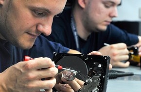 Convar Systeme Deutschland: Hartlauer - Österreichischer Filialist für Foto-, Optik-, Hörgeräte- und Handy-Produkte erweitert Portfolio um Datenrettungsangebot von Convar (mit Bild)