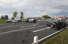 Polizeidirektion Neustadt/Weinstraße: POL-PDNW: Verkehrsunfall mit vier leicht Verletzten und drei beteiligten Fahrzeugen auf der B39 Neustadt-Geinsheim
