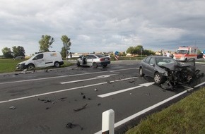 Polizeidirektion Neustadt/Weinstraße: POL-PDNW: Verkehrsunfall mit vier leicht Verletzten und drei beteiligten Fahrzeugen auf der B39 Neustadt-Geinsheim