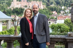 ARD Das Erste: Das Erste / "Endlich Freitag im Ersten": Annette Frier, Christoph Maria Herbst und Hannelore Hoger öffnen am 2. und 9. März um 20:15 Uhr wieder die Pforten des "Hotel Heidelberg"