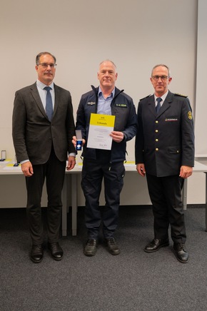 FW Stuttgart: Ehrung für den Einsatz beim Unwetter 2024 - Bevölkerungsschutz-Ehrenmedaille des Landes Baden-Württemberg verliehen