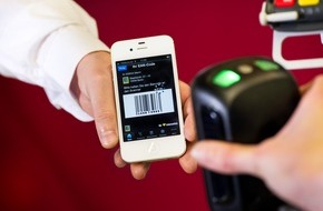 EDEKA ZENTRALE Stiftung & Co. KG: Mobile Geldbörse / Ab sofort: Bezahlung per Smartphone bei EDEKA in Berlin (BILD)