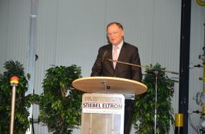 STIEBEL ELTRON: STIEBEL ELTRON: Neues Logistikzentrum in Holzminden / Einweihung mit Niedersachsens Ministerpräsident Stephan Weil (BILD)