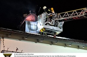 Feuerwehr München: FW-M: Kaminbrand in Einfamilienhaus (Aubing)