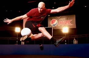 PepsiCo Deutschland GmbH: "Volley 360" Video: Pepsi MAX kickt den Fußball-Volley in neue Dimensionen