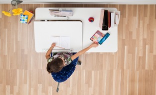 Schule, Sitzen, Schmerzen: Wie Eltern den Kinderr&uuml;cken optimal sch&uuml;tzen