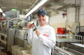 Nestlé Deutschland AG: Neuerfindung einer Ikone: Der vegane KitKat-Riegel kommt aus Hamburg in den Handel