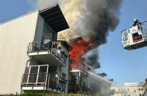 Feuerwehr Essen: FW-E: Brand in Geb&auml;ude mit Servicewohnen f&uuml;r &auml;ltere Menschen - Feuerwehr Essen &uuml;ber mehrere Stunden im Gro&szlig;einsatz