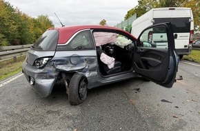 Feuerwehr Paderborn: FW Paderborn: Verkehrsunfall auf der B64 sorgt für Verkehrsbeeinträchtigung