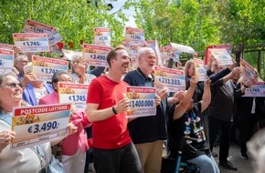 Deutsche Postcode Lotterie: Hamburger Hochgefühle im Mai: 303 Gewinner*innen jubeln über 1,4 Millionen Euro