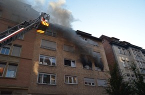 Feuerwehr Stuttgart: FW Stuttgart: Stuttgart-West, Rötestraße: Zimmerbrand im 2. Obergeschoss