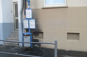 Polizei Hagen: POL-HA: Hauswand durch brennenden Rucksack beschädigt
