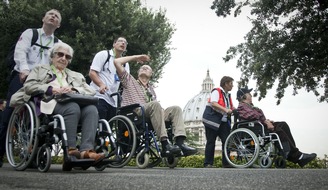Malteser in Deutschland: 200 Menschen mit Behinderung pilgern nach Rom / Malteser Wallfahrt führt zum Papst und zum berühmten Schlüsselloch