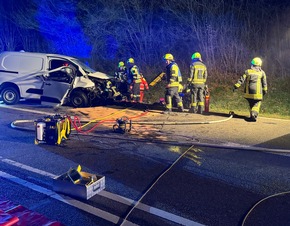 FW VG Westerburg: Verkehrsunfall bei Westerburg fordert zwei Menschenleben - eine Person schwerstverletzt