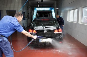 ADAC: Auto waschen ohne Ärger: ADAC-Tipps rund um Waschanlagen und Co.