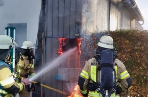 Feuerwehr Bremerhaven: FW Bremerhaven: Wohngebäudebrand in Bremerhaven