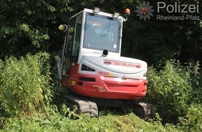 Polizeipräsidium Trier: POL-PPTR: Unbekannte stehlen Bagger und Warnbaken von Baustelle