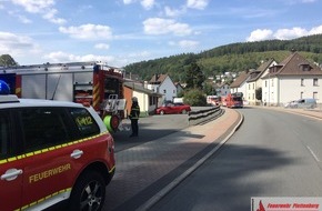 Feuerwehr Plettenberg: FW-PL: OT-Stadtmitte. Rauchentwicklung in Industriebetrieb sorgt für Feuerwehreinsatz.