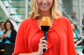 ZDF: Andrea Kiewel eröffnet die "Fernsehgarten"-Saison /  Musik und Gäste live aus dem ZDF-Sendezentrum Mainz (BILD)