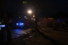 KFV-CW: 200.000 EUR Sachschaden bei Fahrzeugbrand in einem Carport in Bad Liebenzell