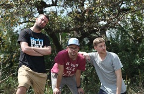 ZDFkultur: "BLUganda - ein Afrikatrip" /  ZDFkultur mit Marteria und Maeckes in Afrika (BILD)