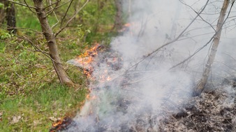 Freiwillige Feuerwehr Celle: FW Celle: Böschungsbrand an der DB-Strecke zwischen Celle und Eschede - Feuerwehren im Großeinsatz!