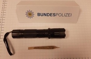Bundespolizeidirektion Sankt Augustin: BPOL NRW: Bundespolizei beschlagnahmt als Taschenlampe getarnten Elektroschocker