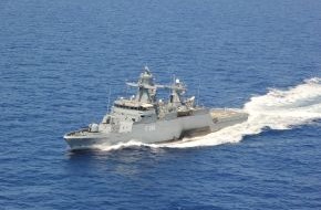Presse- und Informationszentrum Marine: Korvette "Braunschweig" beendet UNIFIL-Einsatz (BILD)