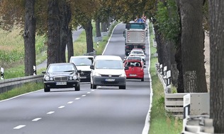 DEKRA SE: Viele Unfälle durch riskantes Überholen: Im Zweifel nie!