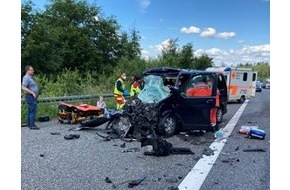 Polizeipräsidium Osthessen: POL-OH: Schwerer Verkehrsunfall auf der Autobahn A 4 mit fünf Verletzten