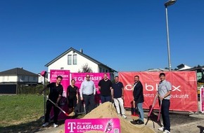 Deutsche Telekom AG: Dettingen an der Erms: Spatenstich f&uuml;r Glasfaserausbau