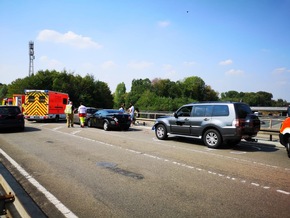 FW Ratingen: Vier verletzte Personen nach Verkehrsunfall