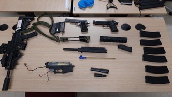 Bundespolizeidirektion Sankt Augustin: BPOL NRW: Verstöße gegen das Waffengesetz - Bundespolizei stellt mehrere Waffen sicher